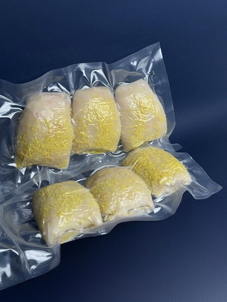 Кальмар, фаршированный крабовыми палочками и яйцом